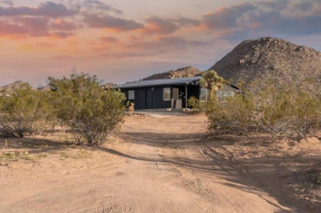 Sacred Haven l Cabin w Cowboy Pool at Park Entrance